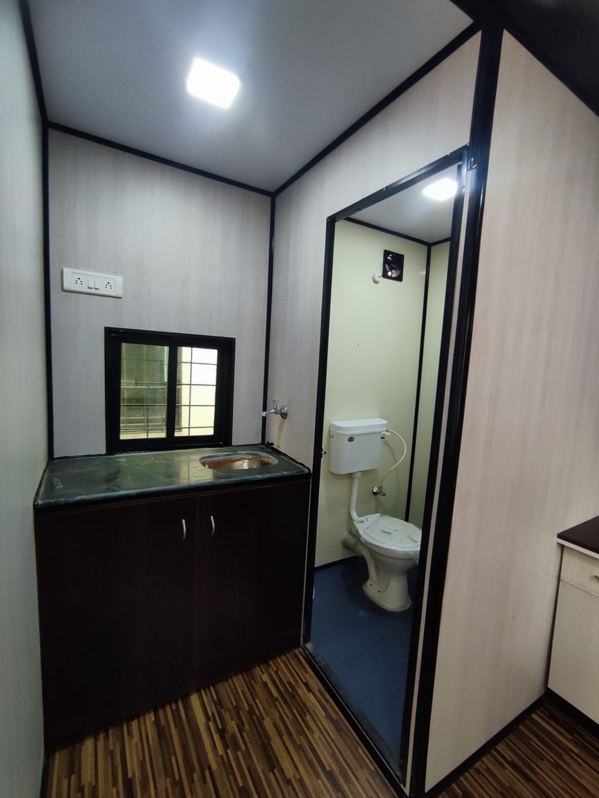Toilet Cabin Image 3