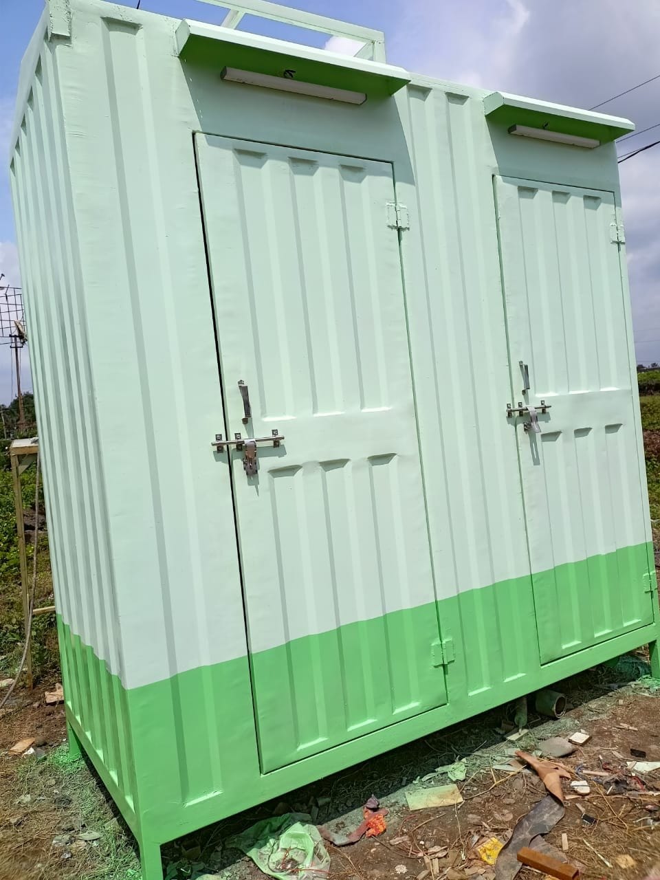 Toilet Cabin Image 2